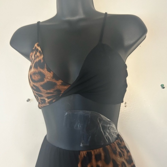 Fashion Nova Leopard Print twist front crop top and  Leggings set - Picture 3 of 5